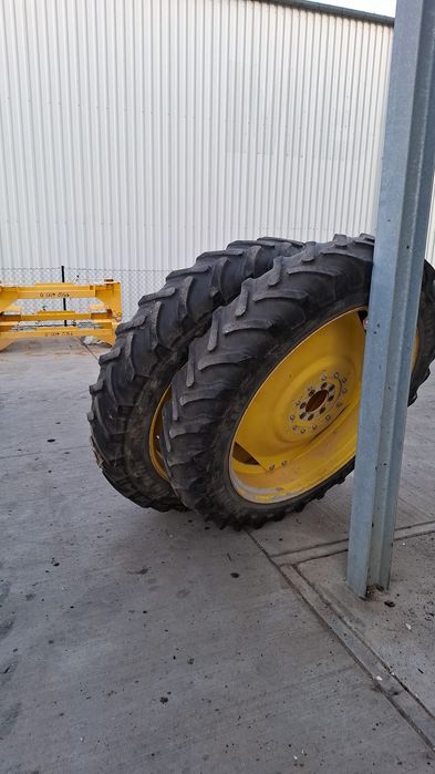 Felgi z oponami wąskie koła 12.4R28. 12.4R46 John Deere