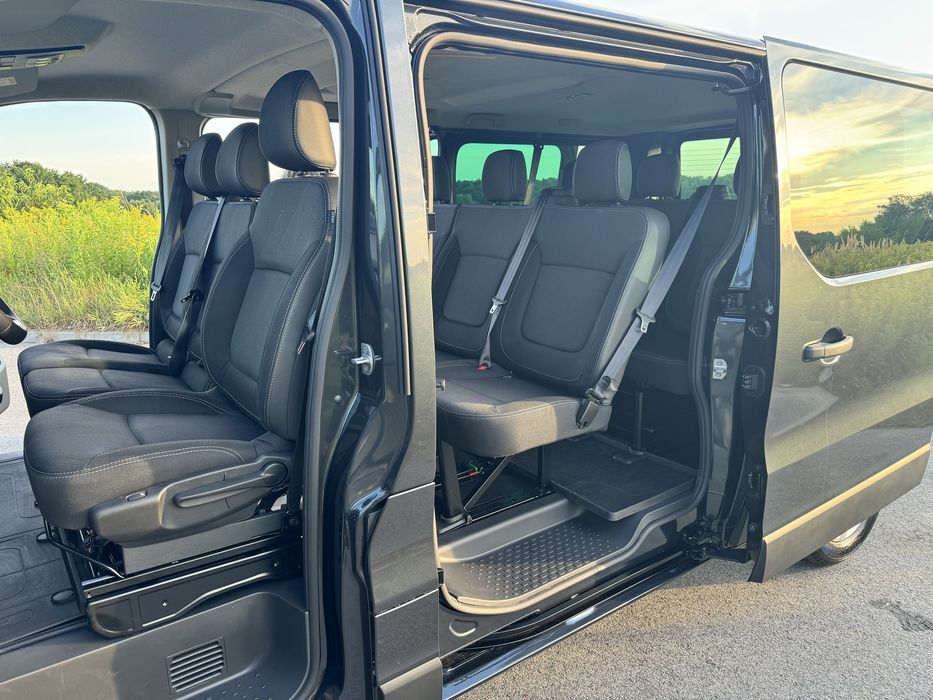 Bus na wynajem AUTOMAT 9 osobowy nowy Trafic Wakacje wypożycz rent