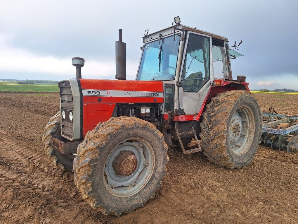 Massey Ferguson 699