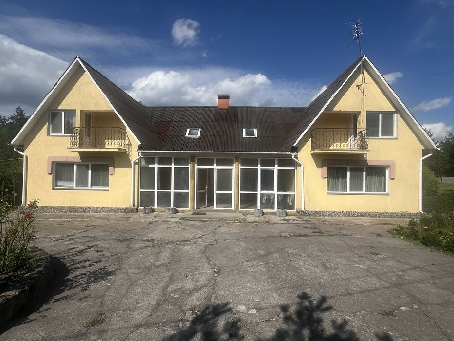 Будинок з власним озером у Великій Солтанівці