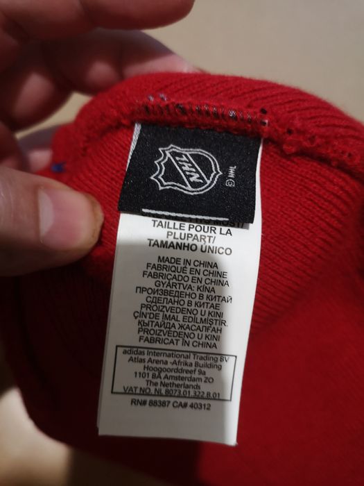 Продам зимнюю шапку ADIDAS NHL  Montreal