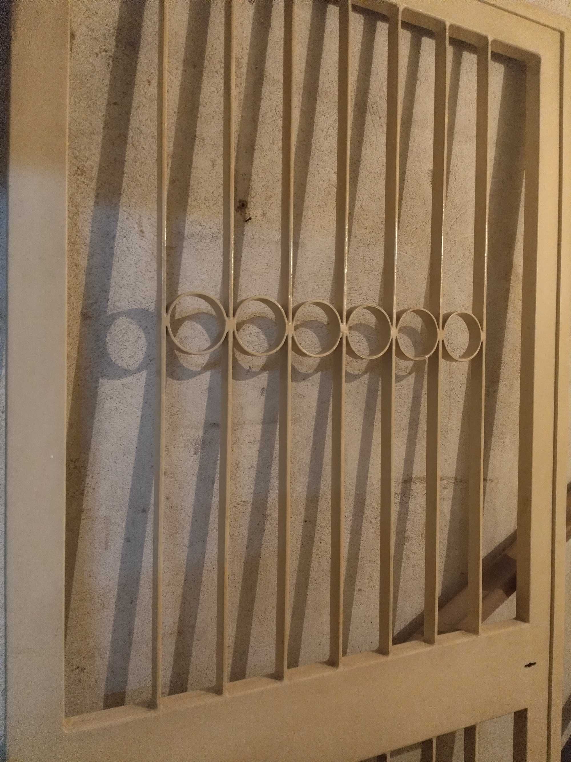 Porta  em  ferro