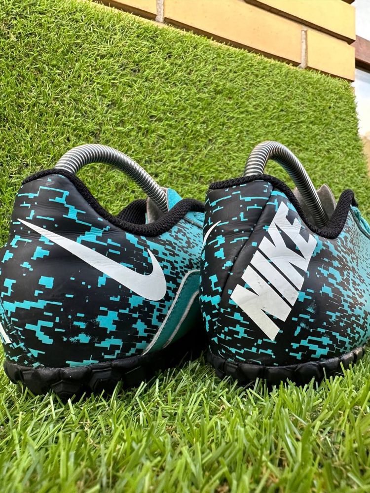 Niebieskie buty piłkarskie / korki Nike BombaX TF, Rozm 38