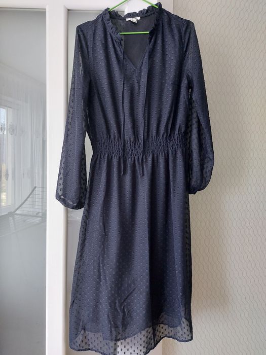 Темно синя сукня.