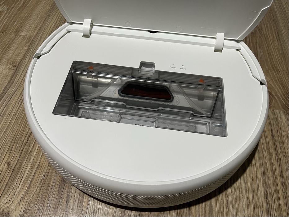 Робот-пылесос с функцией влажной уборкой Xiaomi Mi Vacuum Mop