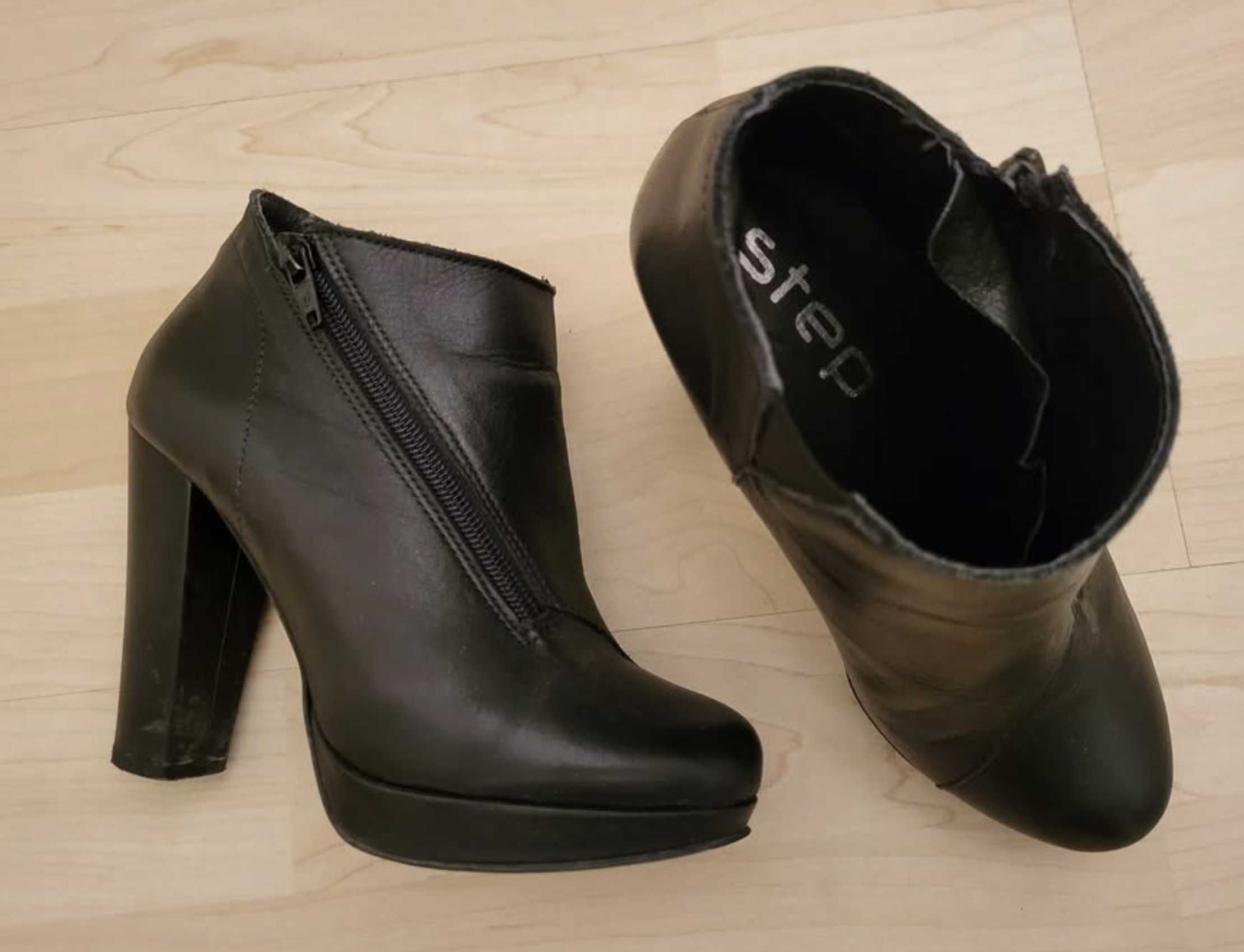Botas pretas de pena, salto alto, cano curto, tamanho 34
