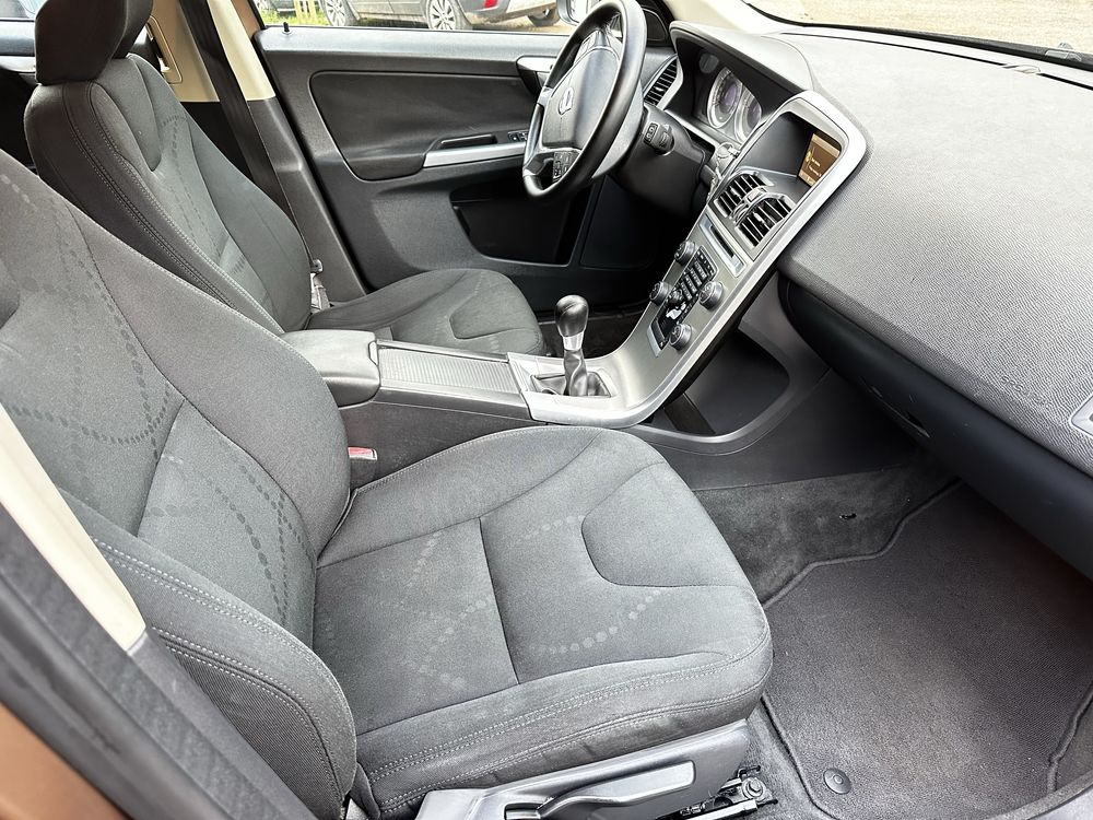Volvo XC 60 2.0 D5  serwisowany , stan wzorowy