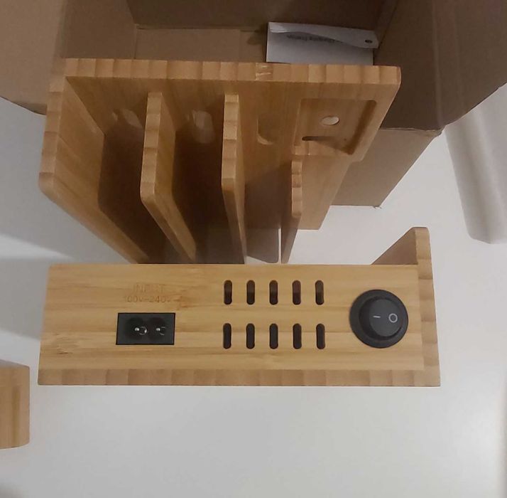 Estação de Carregamento USB de Bambu para Dispositivos