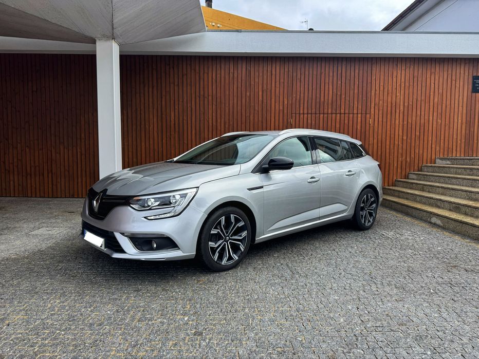 Renault Megane Sport Tourer 1.5 DCI 110cv - Desde 150€ Mês
