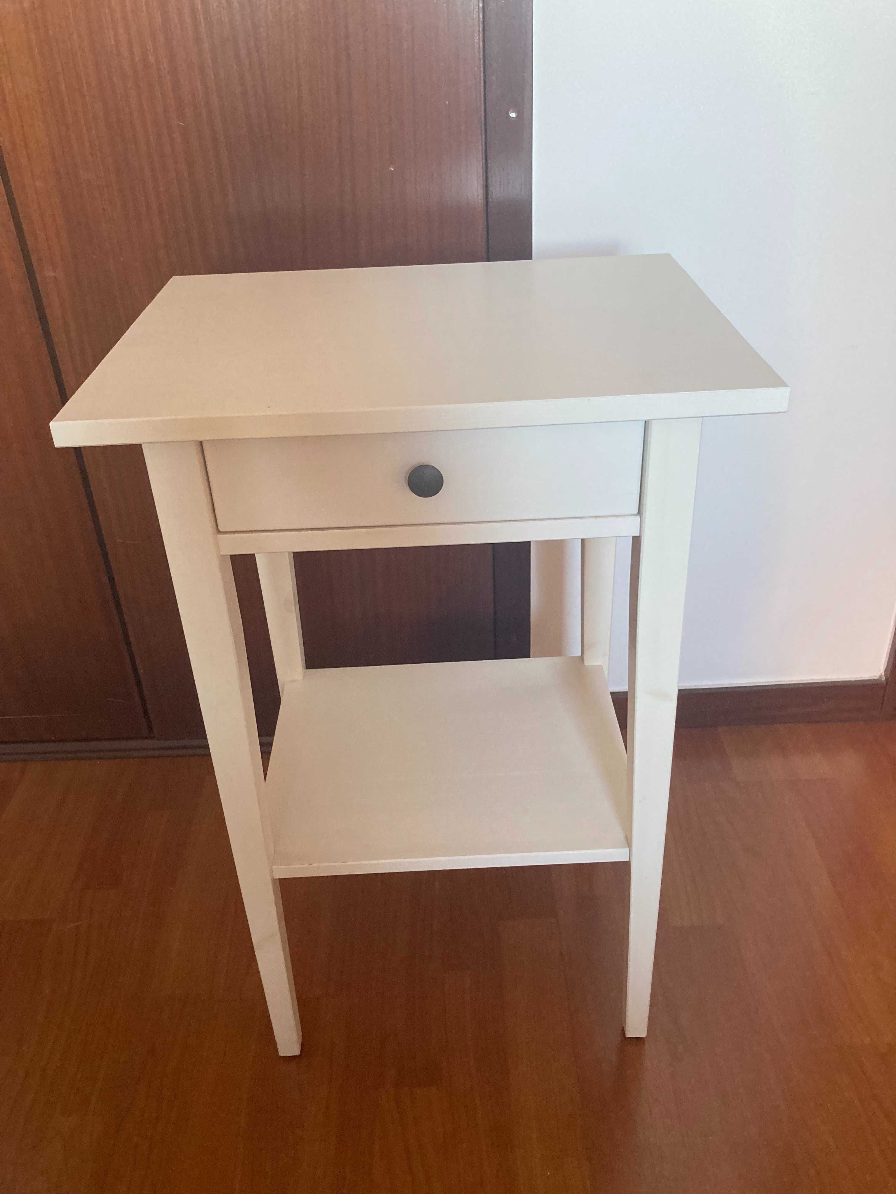 Mesa de Cabeceira Ikea HEMNES