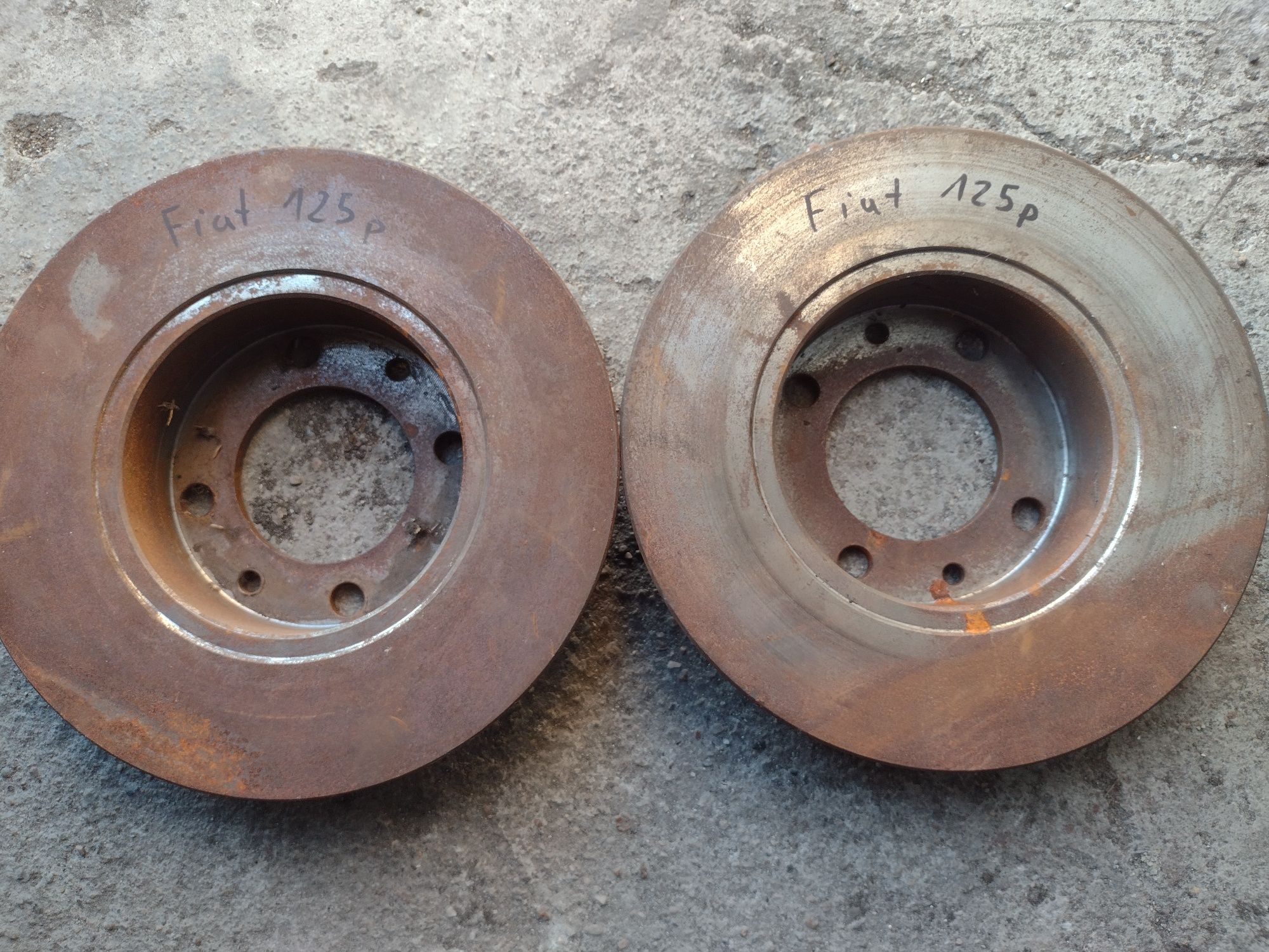 Nowe tarcze hamulcowe fiat 125p z epoki