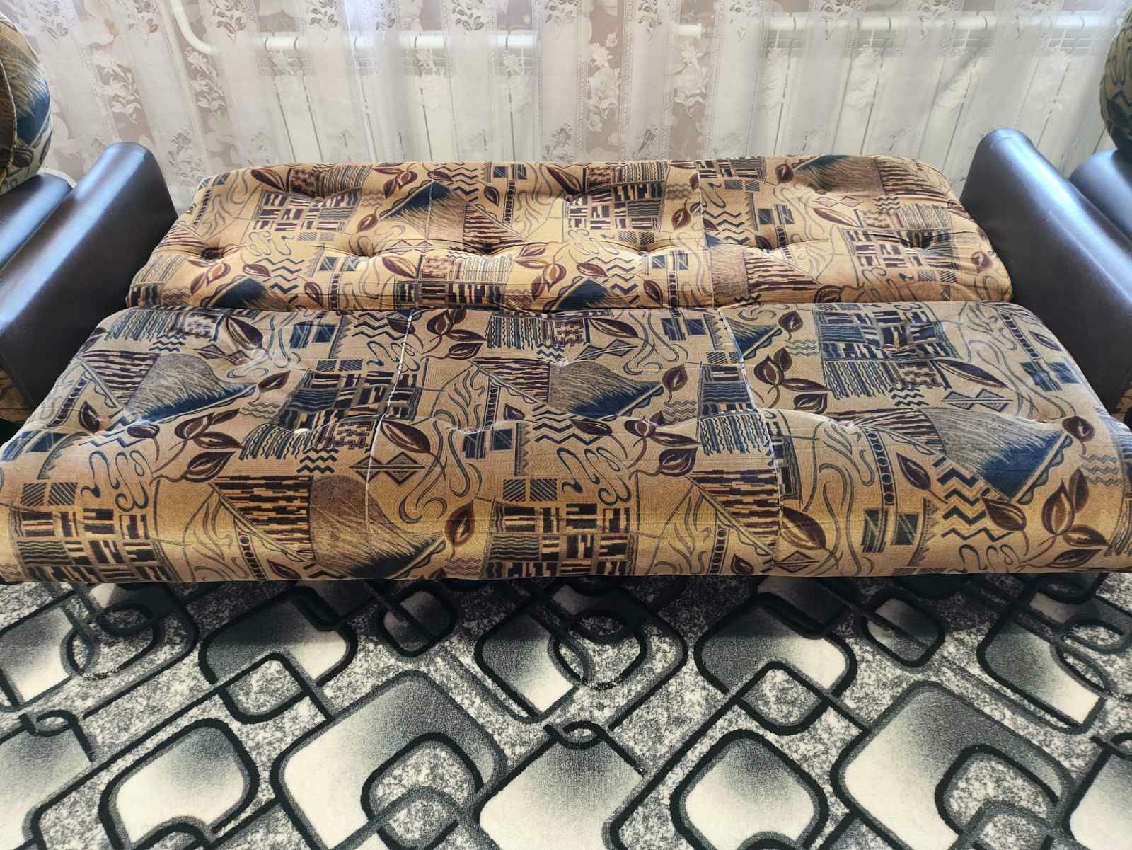 Диван і два крісла