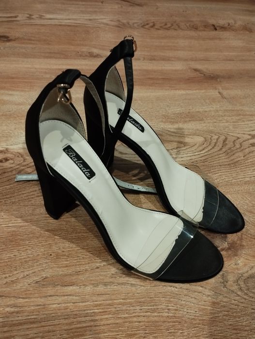 Sandałki na słupku