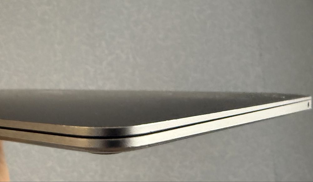 Продам macbook air M1 8/256gb