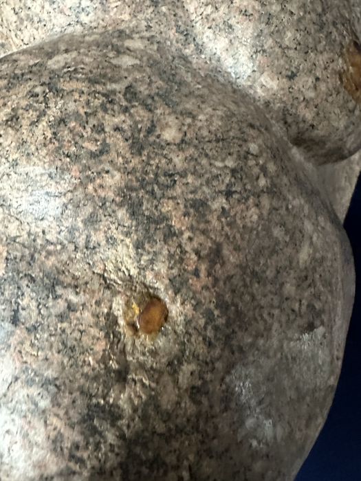 Rzezba kamien plus bursztyn