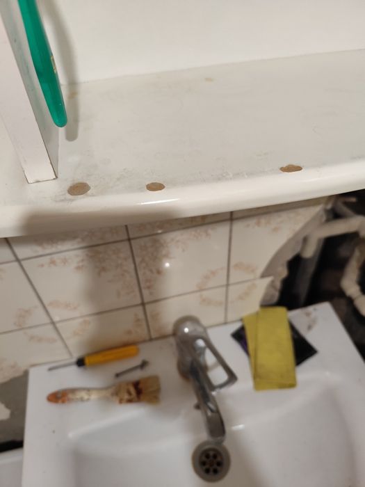 Подвесной шкаф с зеркалом в ванную комнату