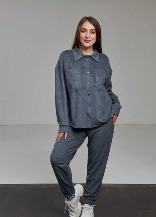 Жіночий  прогулянковий замшевий костюм