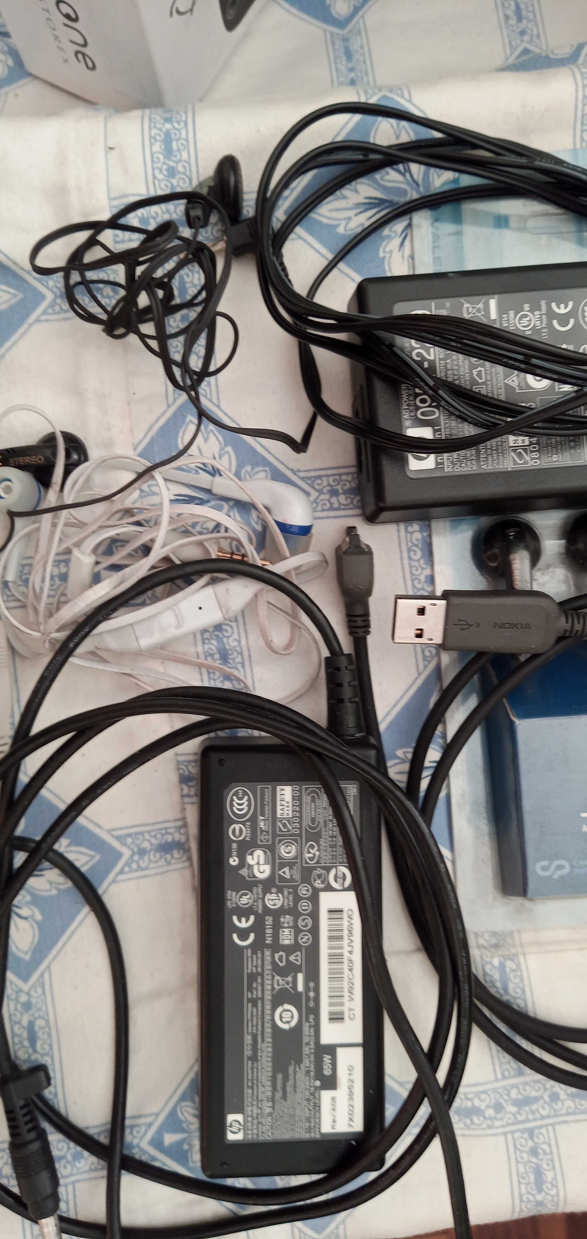 Vendo cabos USB extensões cabos para PC e headfones, tudo 20€