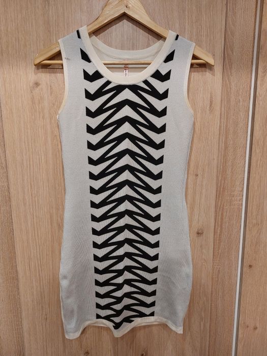 Przylegająca sukienka