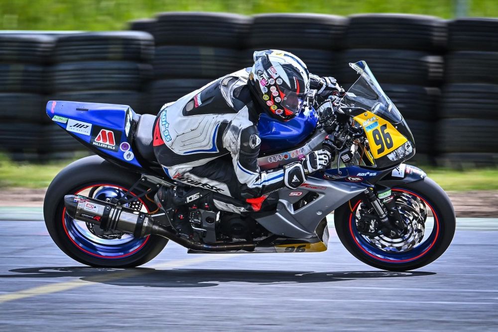 Suzuki SV 650 S tor Super Twin