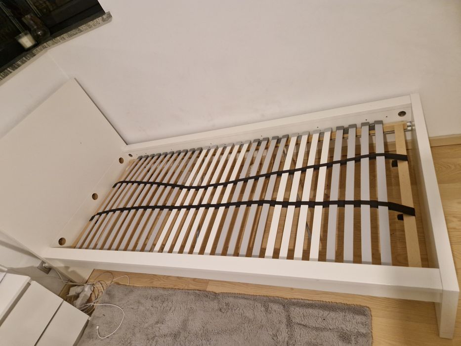 Sprzedam łóżko młodzieżowe IKEA MALM Rama łóżka 90x200