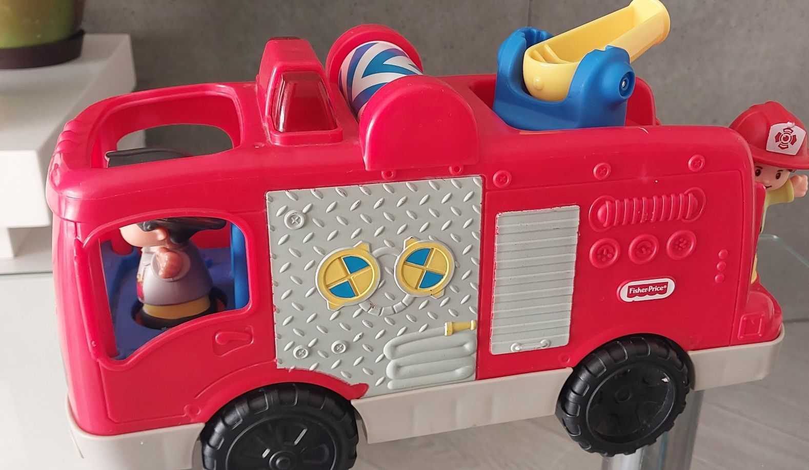 FISHER PRICE LITTLE PEOPLE wóz strazacki strażacki