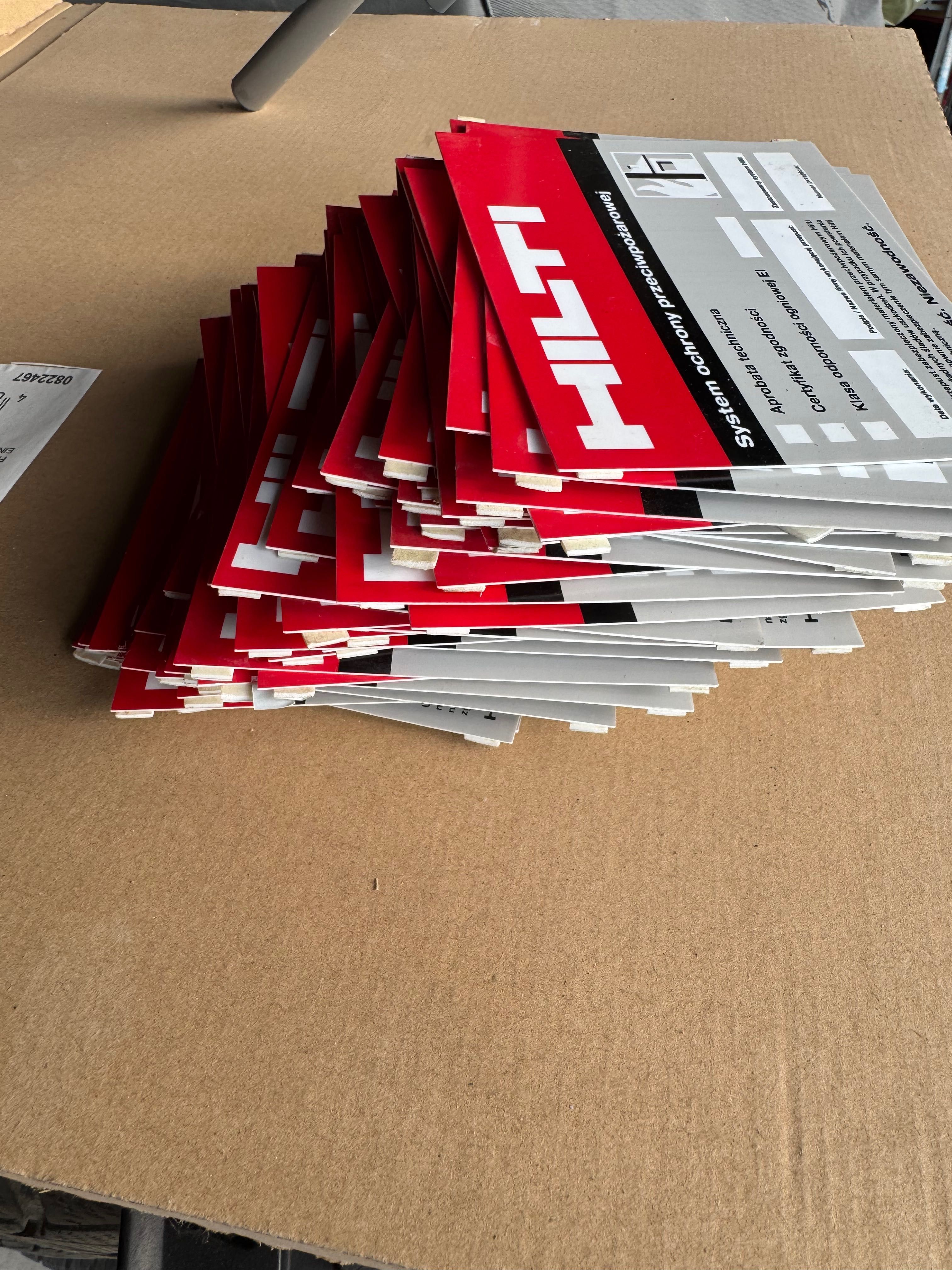 HILTI tabliczki na przejścia p. poż