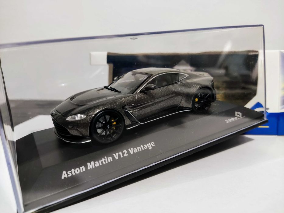 Aston Martin V12 Vantage