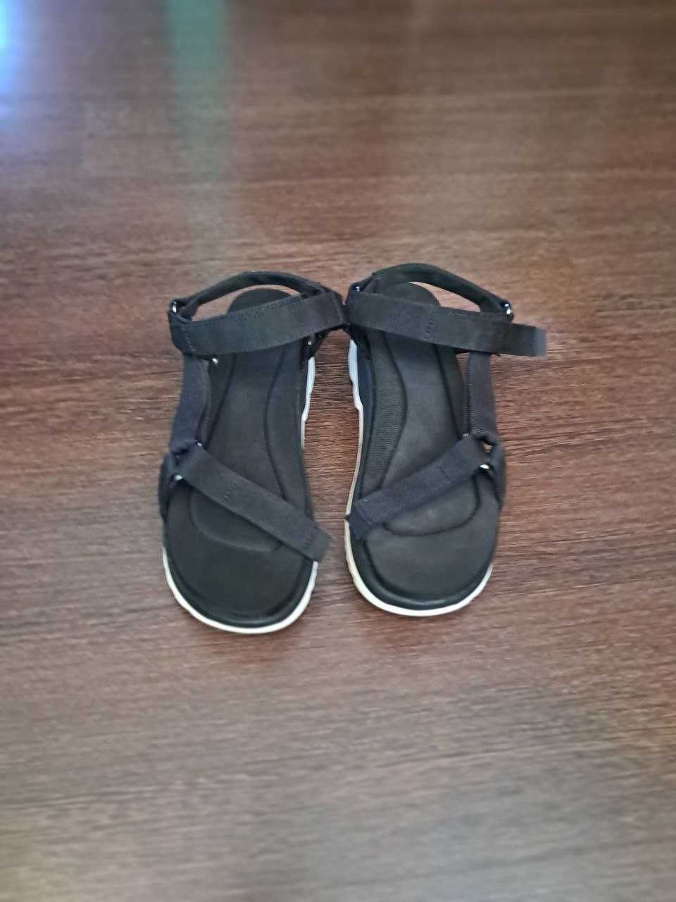 Босоніжки Teva Jadito Universal.  Р 41   27см