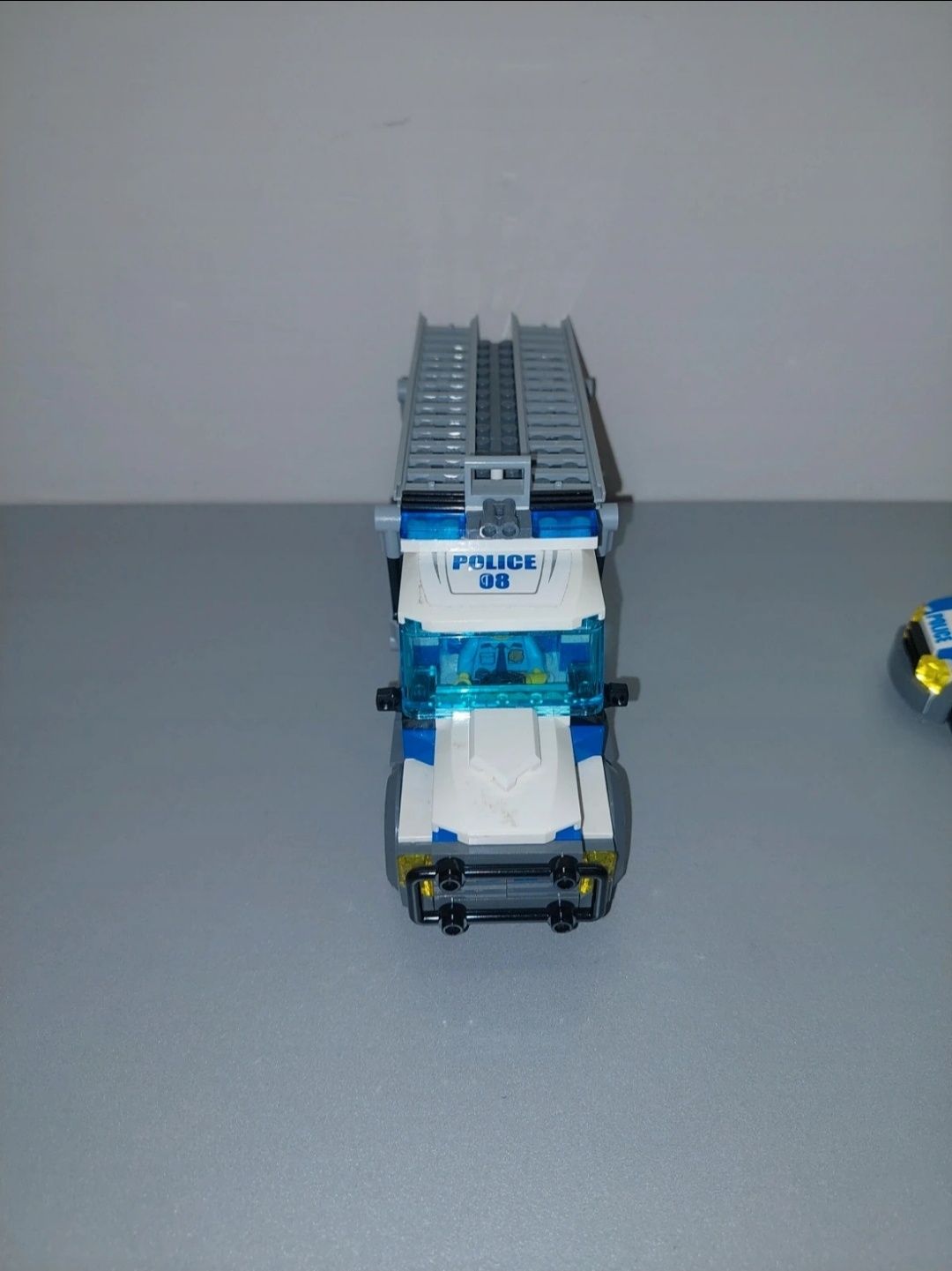 LEGO CITY policja police pościg 60143 skok na transporter