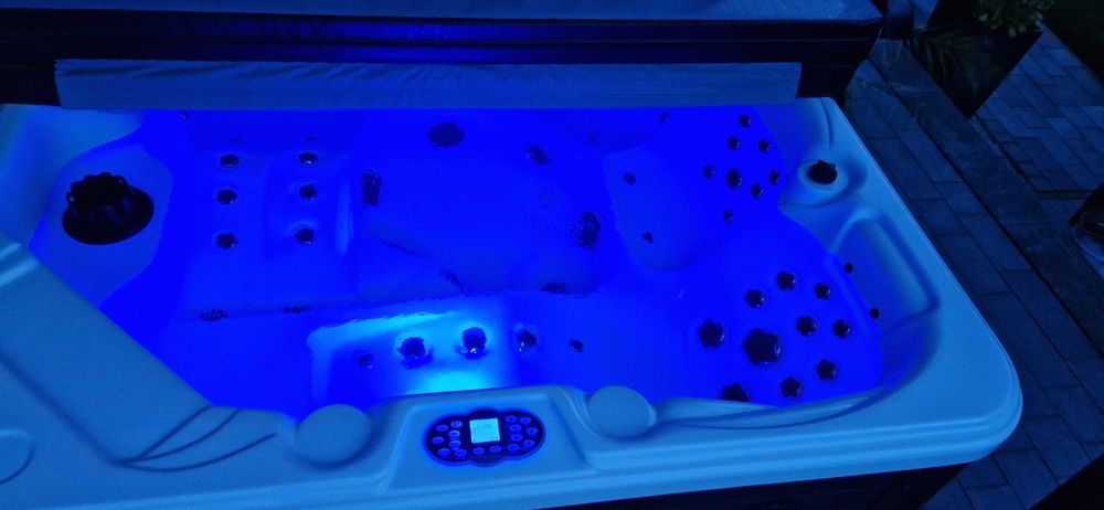 Jakuzzi ogrodowe z hydromasażem 220X220 MOG-1346 Wanna SPA