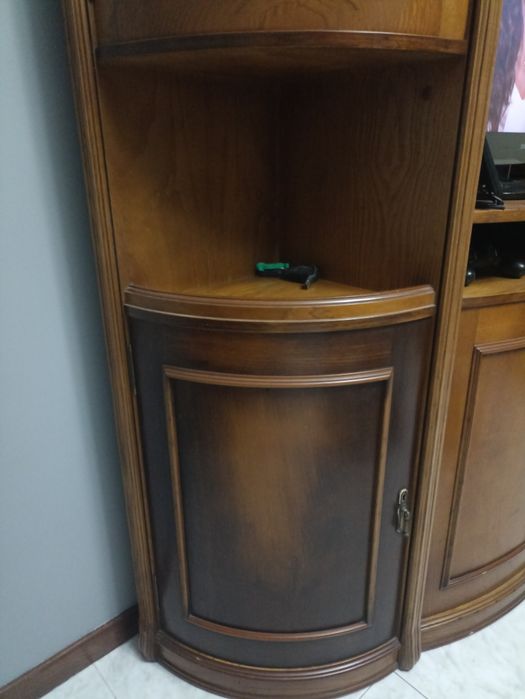 Móvel de sala em nogueira