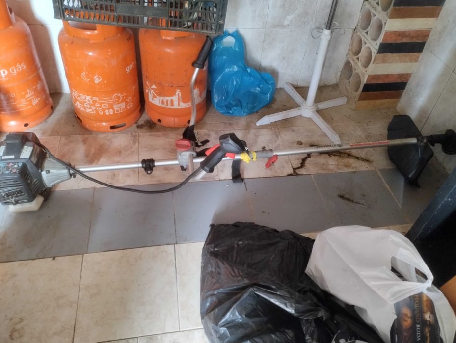 Maquina de cortar relva