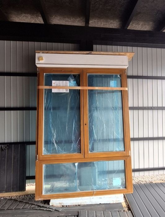 Drewniane okno z demontażu