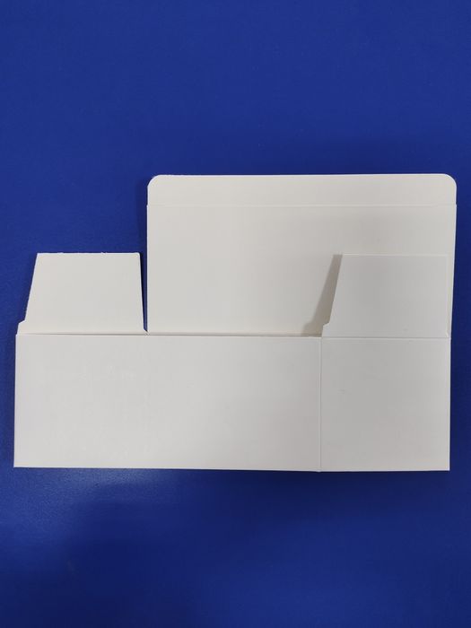 Коробка подарункова картонна