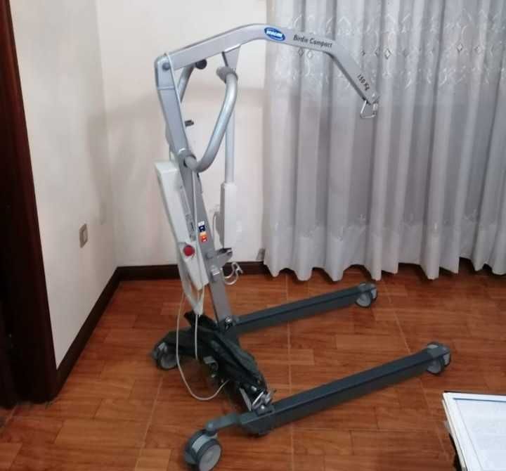 Elevador de transferência para pessoas acamadas e outros