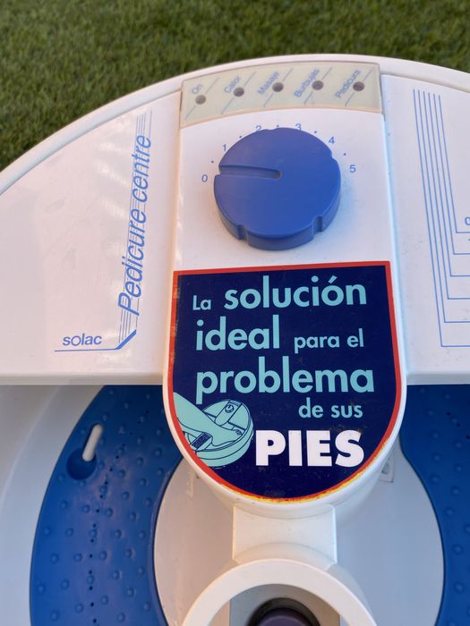 Recipiente massajador de pes