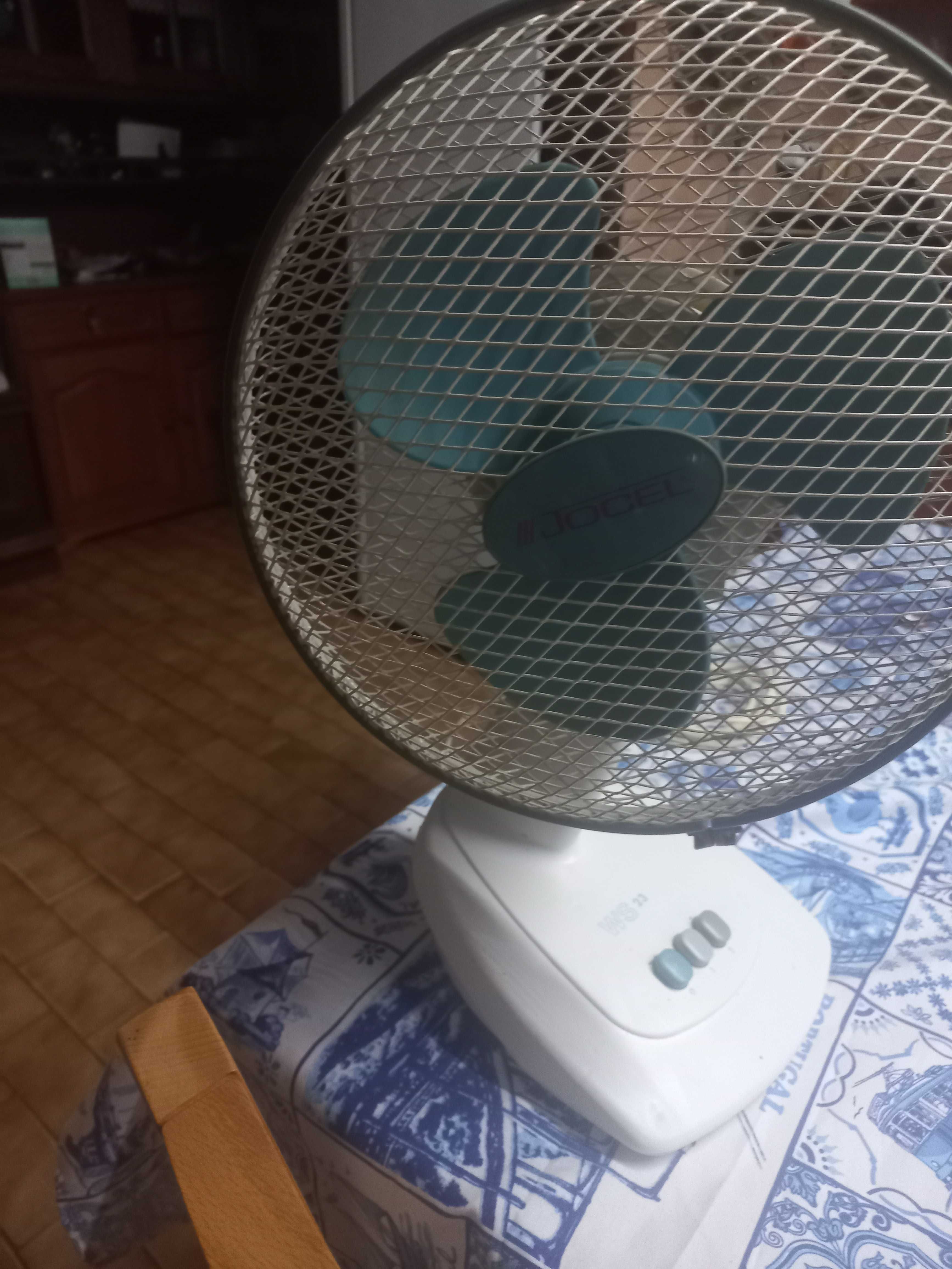 2 ventuinhas e um mini acondicionado