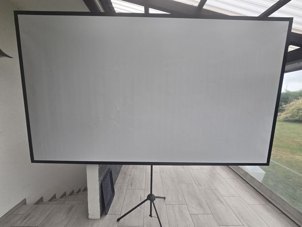 Ekran Projekcyjny ze stojakiem 149x265 cm 120 cali 16:9