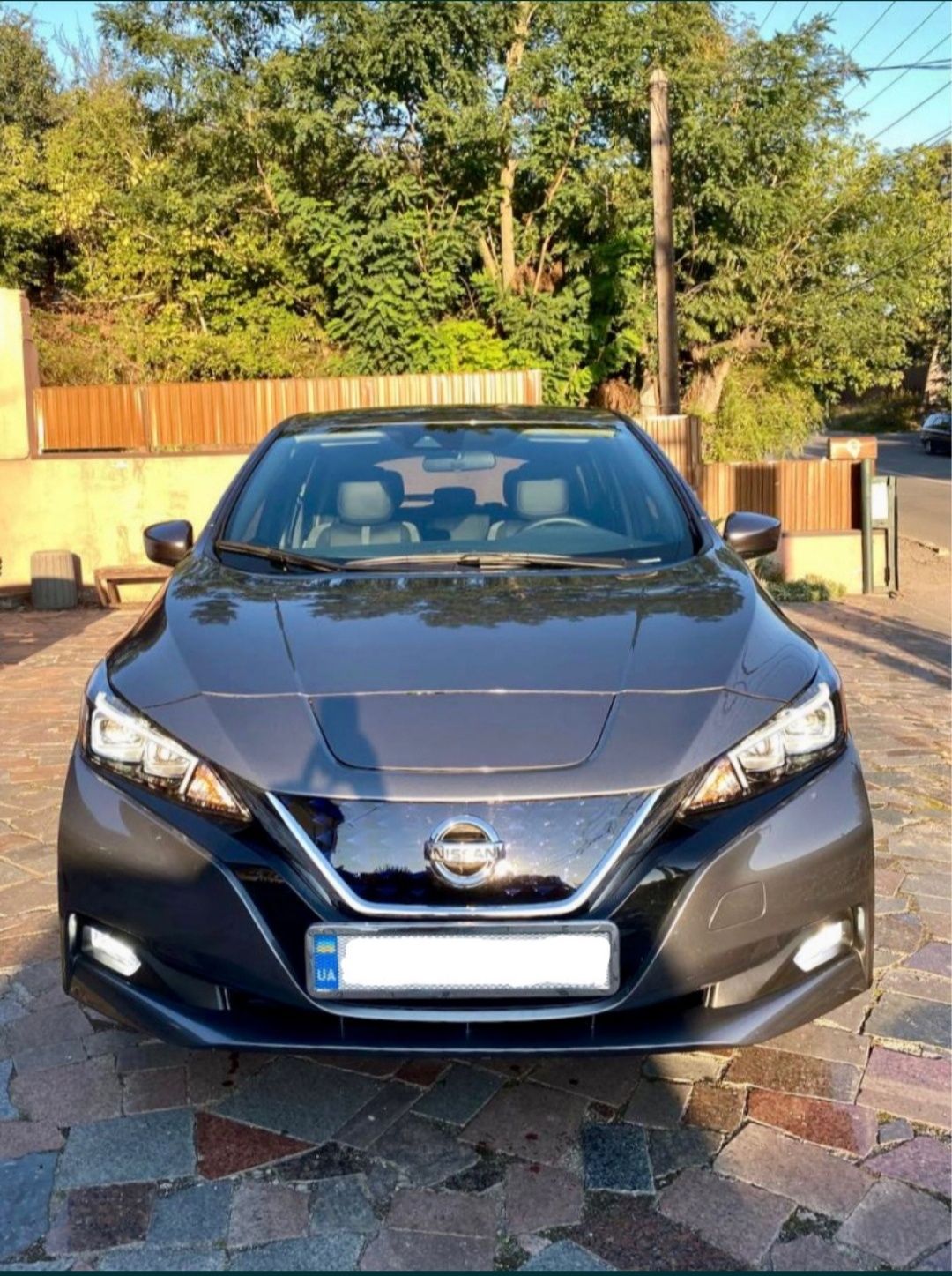 Продам Nissan leaf 2020 года.