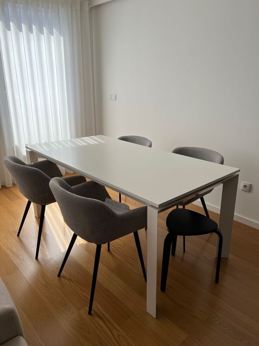 Mesa de jantar + 4 cadeiras