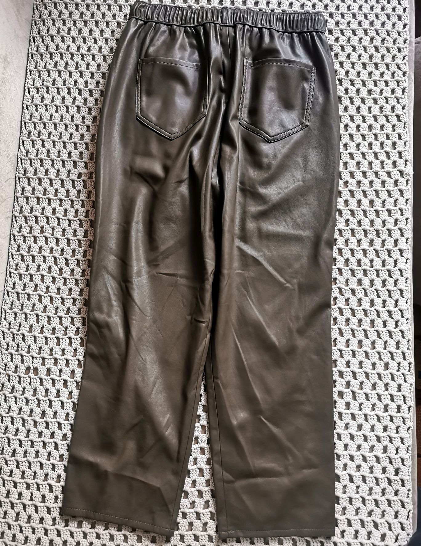 ZARA - wiązane spodnie khaki - R 40