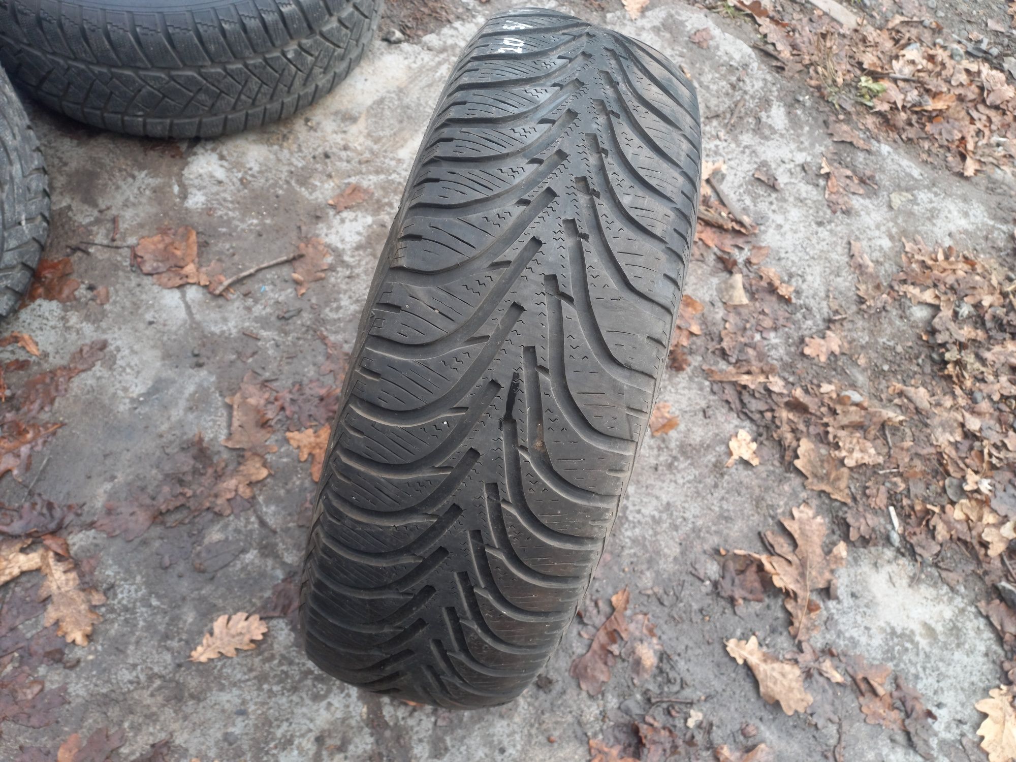 Opona Zimowa 205/60/15 sprawna 1szt goodyear ultra grip 6