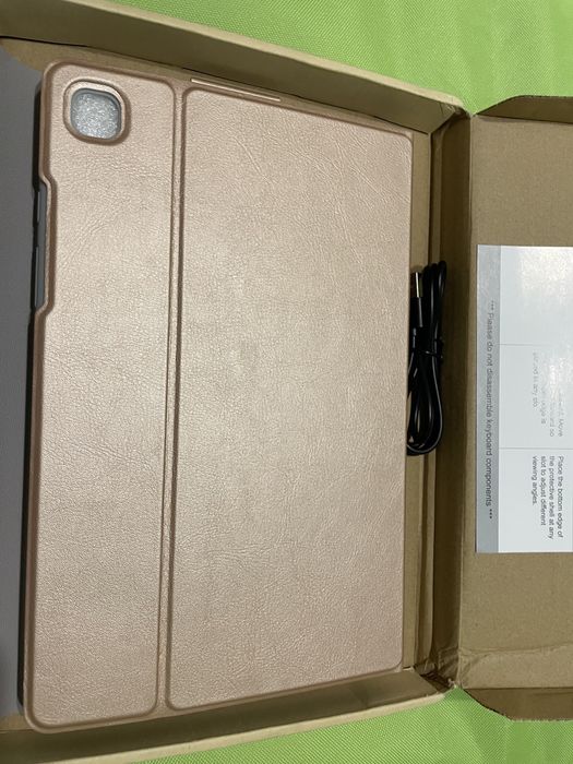Etui. Etui do tabletu. Tablet. iPad. Klawiatura.