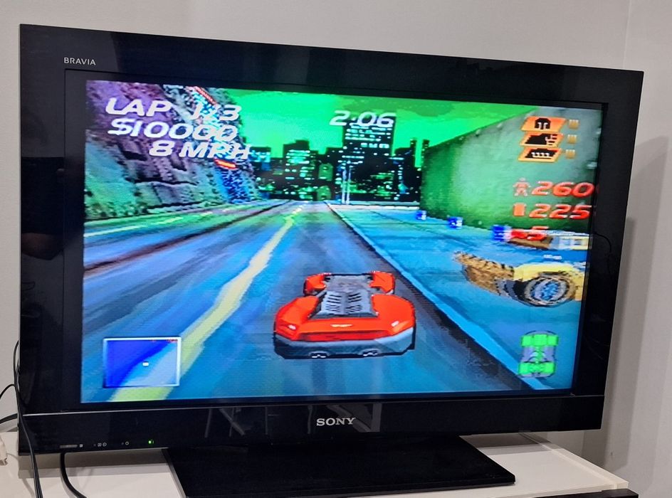 Sony PS1 com película exclusiva.