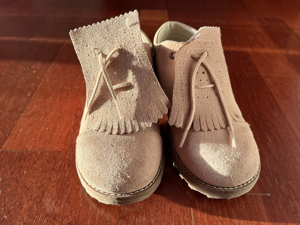 Sapatos com pouco uso