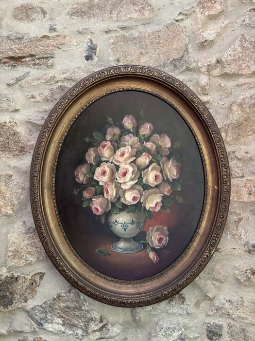 Quadro oval com ramo floral pintado a óleo com moldura
