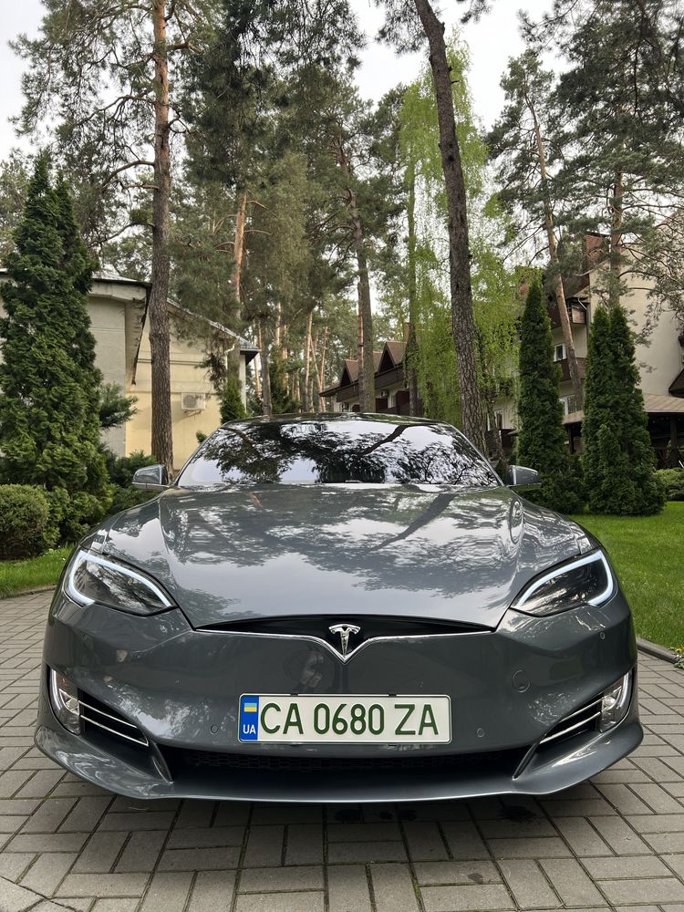 Tesla Model S 85