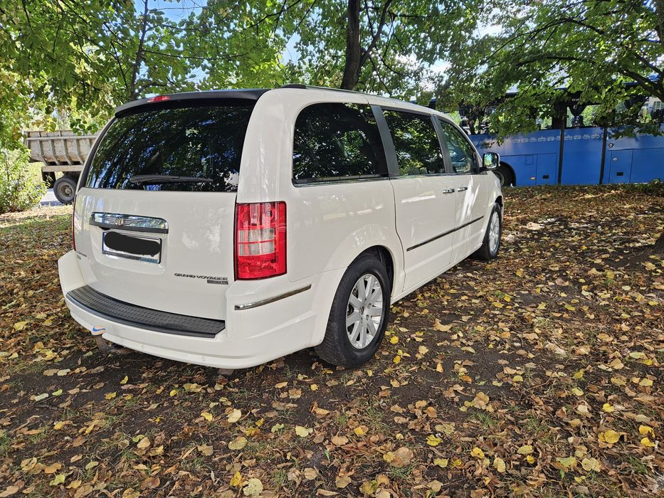 Chrysler Grand Voyager 2009 рік 2.8 дизель автомат 7 місць для військо
