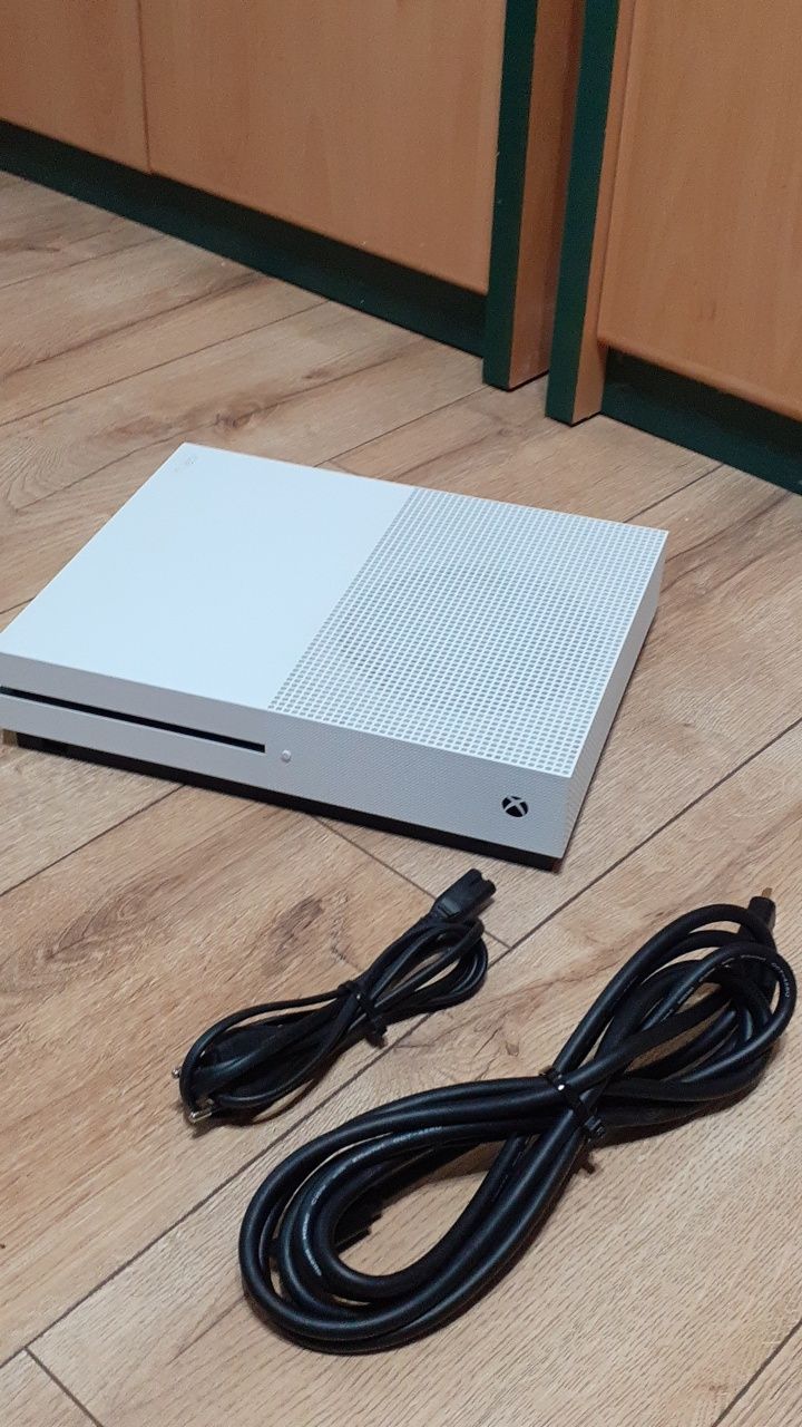 Xbox One S 1TB + KINECT + 2 PADY + 7 GIER